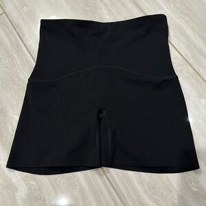 Spanx Booty Boost Active Shorts